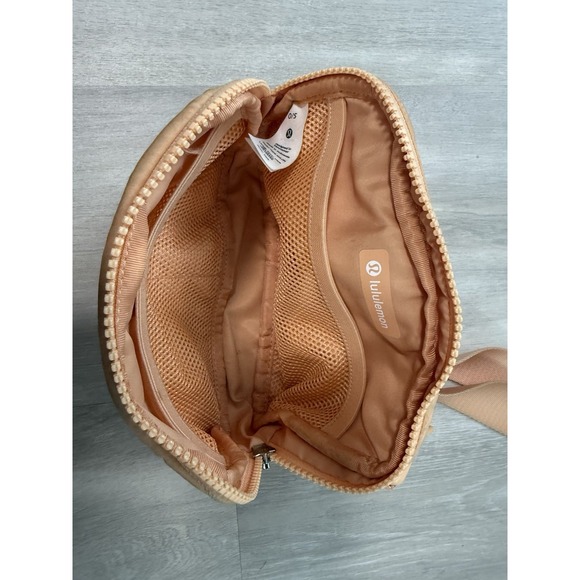 Lululemon 1L Everywhere Belt Bag Summer Glow Carmel - Picture 6 of 6